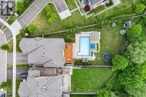 156 Degraaf Crescent Aurora ON L4G 0X2