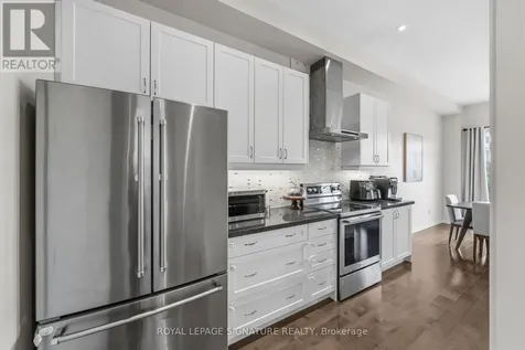 116 Elyse Court Aurora ON L4G 2C9