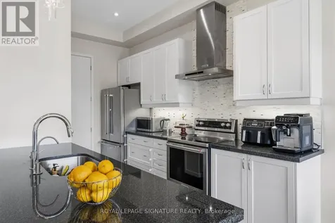 116 Elyse Court Aurora ON L4G 2C9