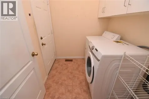 566 Southridge Drive Hamilton ON L9C 7W5