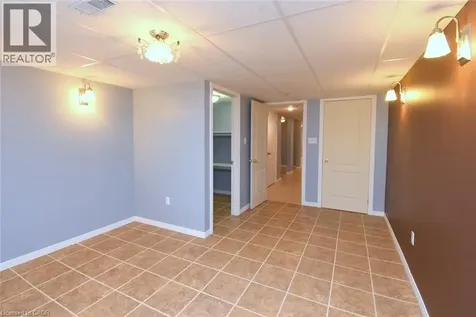 566 Southridge Drive Hamilton ON L9C 7W5