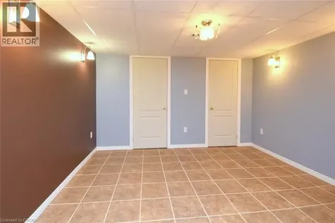 566 Southridge Drive Hamilton ON L9C 7W5