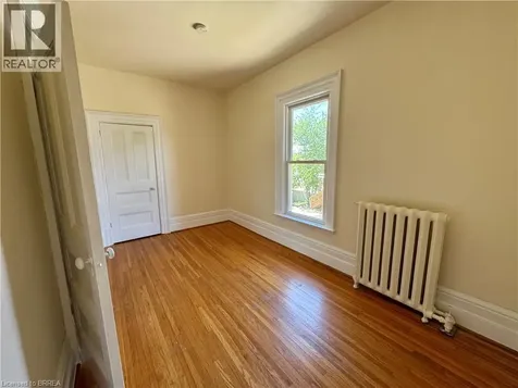33 Nelson Street Brantford ON N3T 2M7