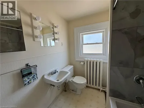 33 Nelson Street Brantford ON N3T 2M7