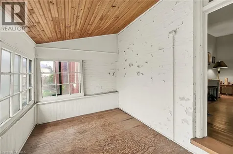 33 Nelson Street Brantford ON N3T 2M7