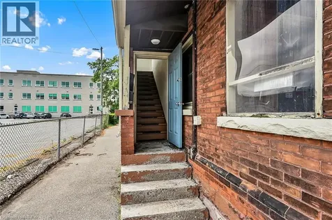 33 Nelson Street Brantford ON N3T 2M7
