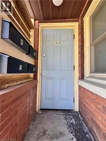 33 Nelson Street Brantford ON N3T 2M7