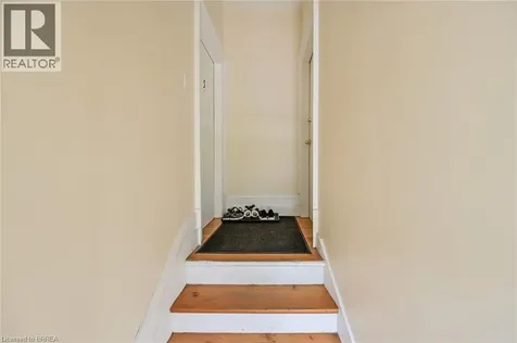 33 Nelson Street Brantford ON N3T 2M7