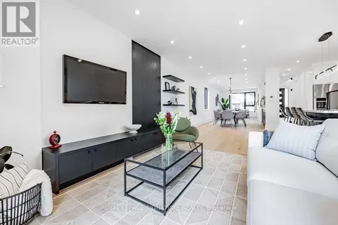 4 Stanhope Avenue Toronto (broadview North) ON M4K 3N5