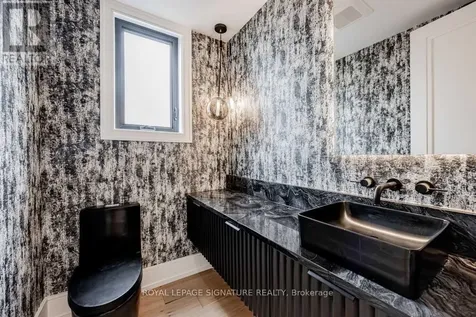 4 Stanhope Avenue Toronto (broadview North) ON M4K 3N5