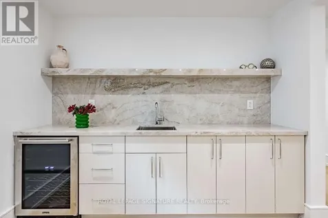 4 Stanhope Avenue Toronto (broadview North) ON M4K 3N5