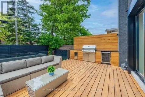 4 Stanhope Avenue Toronto (broadview North) ON M4K 3N5