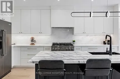 4 Stanhope Avenue Toronto (broadview North) ON M4K 3N5