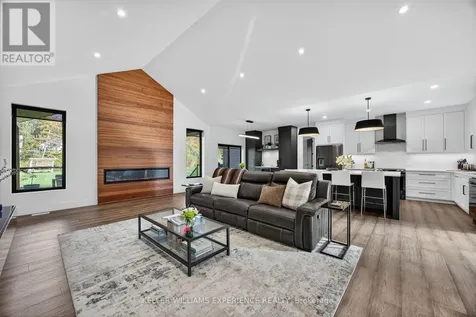 1016 Lakeshore Road East Oro-medonte ON L0L 1T0
