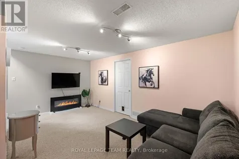 6 Folison Street Ottawa ON K1T 3Y3