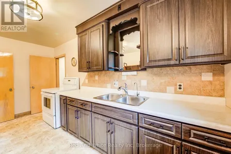 104 Elgin Crescent Waterloo ON N2J 2S2