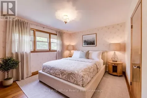 104 Elgin Crescent Waterloo ON N2J 2S2