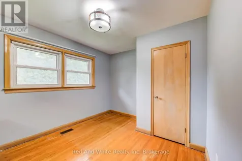 104 Elgin Crescent Waterloo ON N2J 2S2