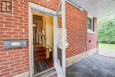 104 Elgin Crescent Waterloo ON N2J 2S2