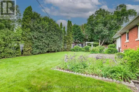 104 Elgin Crescent Waterloo ON N2J 2S2