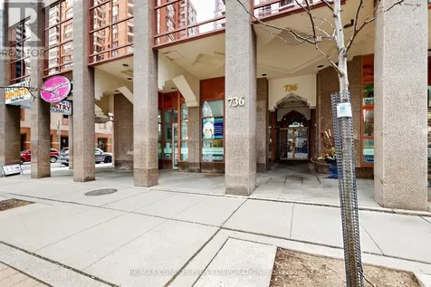 736 Bay Street Toronto (bay Street Corridor) ON M5G 2M4