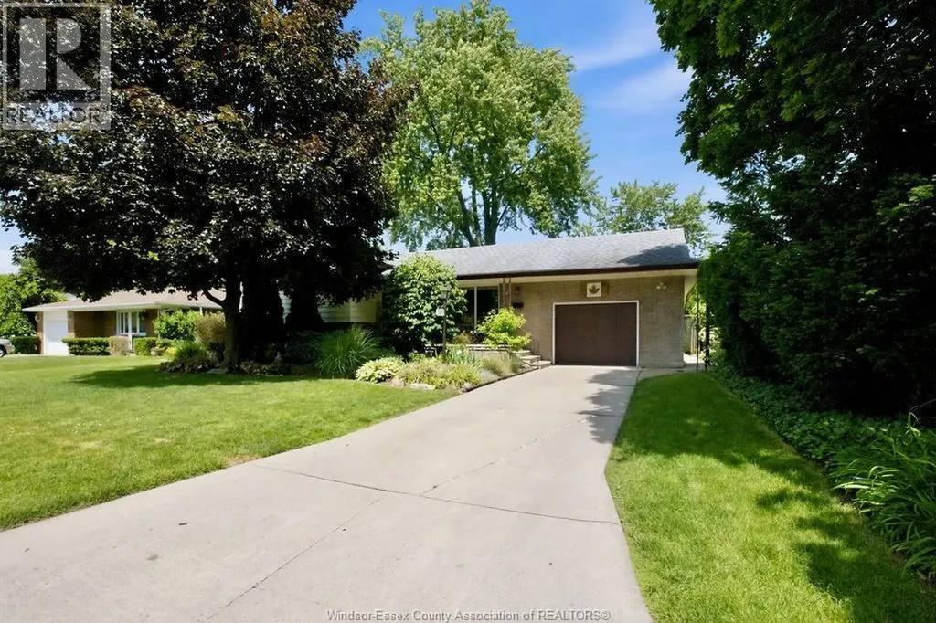 3410 Avondale Avenue Windsor ON N9E 1X7
