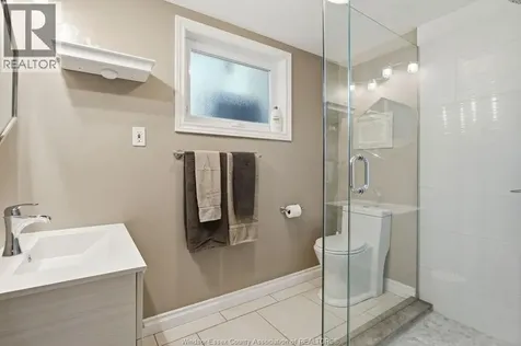 3410 Avondale Avenue Windsor ON N9E 1X7
