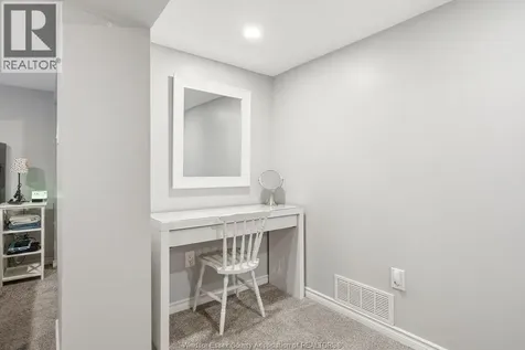 3410 Avondale Avenue Windsor ON N9E 1X7