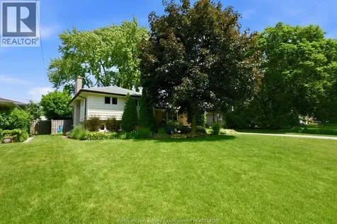 3410 Avondale Avenue Windsor ON N9E 1X7
