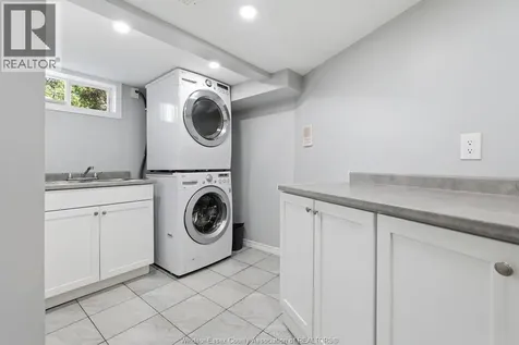 3410 Avondale Avenue Windsor ON N9E 1X7