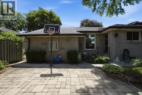 3410 Avondale Avenue Windsor ON N9E 1X7