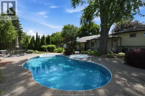 3410 Avondale Avenue Windsor ON N9E 1X7
