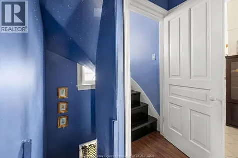 274 Crawford Avenue Windsor ON N9A 5C2