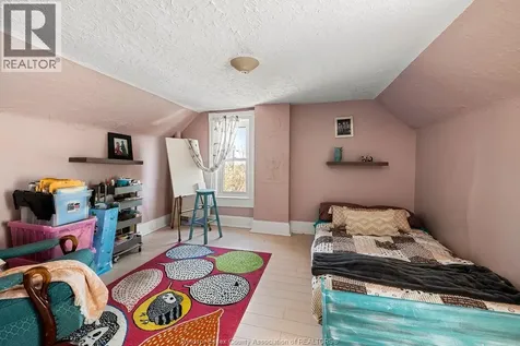 274 Crawford Avenue Windsor ON N9A 5C2