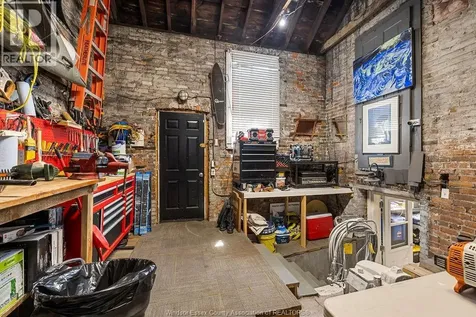 274 Crawford Avenue Windsor ON N9A 5C2