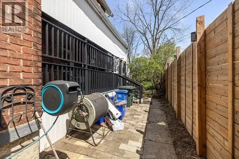 274 Crawford Avenue Windsor ON N9A 5C2