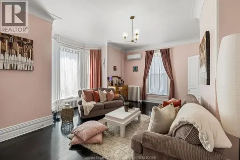 274 Crawford Avenue Windsor ON N9A 5C2