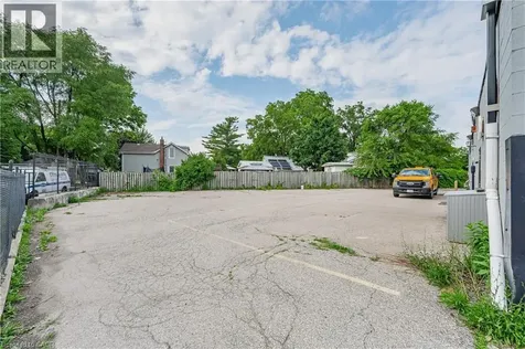 8 Oxford Street Cambridge ON N1R 1M2