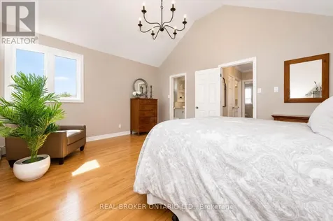 9 Graham Avenue Ottawa ON K1S 0B6