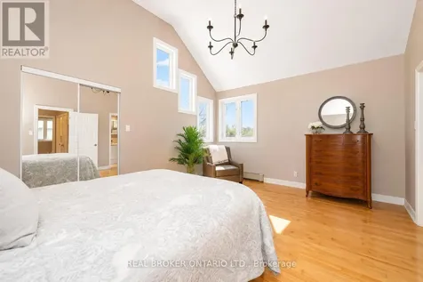9 Graham Avenue Ottawa ON K1S 0B6