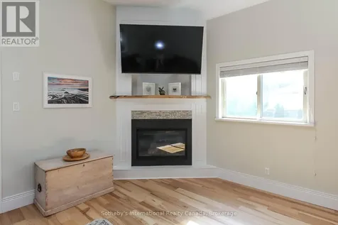 41 Market Street Collingwood ON L9Y 3M5