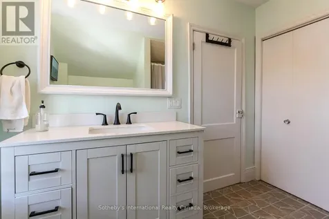 41 Market Street Collingwood ON L9Y 3M5