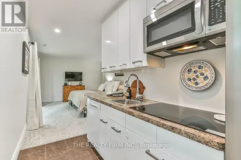 2 Oakwood Drive London South (south B) ON N6K 2V4