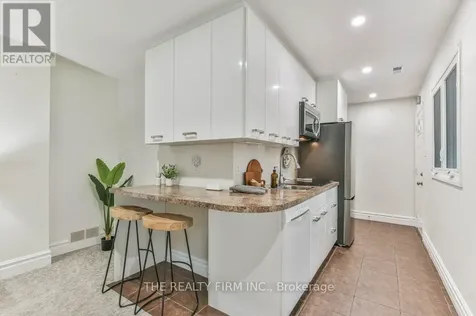 2 Oakwood Drive London South (south B) ON N6K 2V4