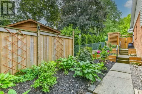 2 Oakwood Drive London South (south B) ON N6K 2V4