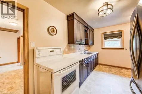 104 Elgin Crescent Waterloo ON N2J 2S2