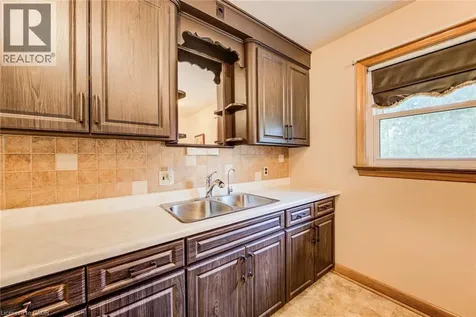 104 Elgin Crescent Waterloo ON N2J 2S2