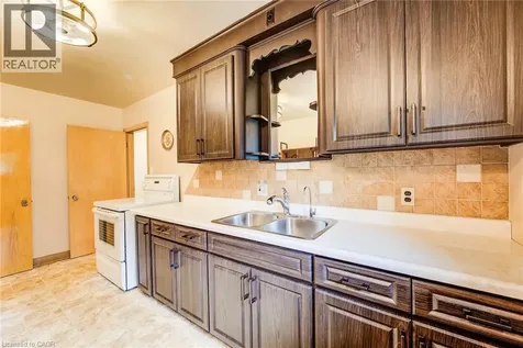 104 Elgin Crescent Waterloo ON N2J 2S2