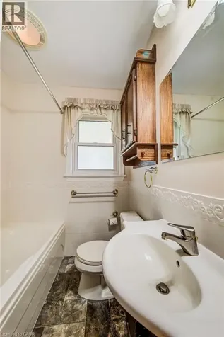 104 Elgin Crescent Waterloo ON N2J 2S2