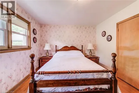 104 Elgin Crescent Waterloo ON N2J 2S2